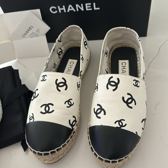 AUTHENTIC CHANEL ESPADRILLES from 22S FULL SET BLACK & WHITE CC Logos - Picture 7 of 10